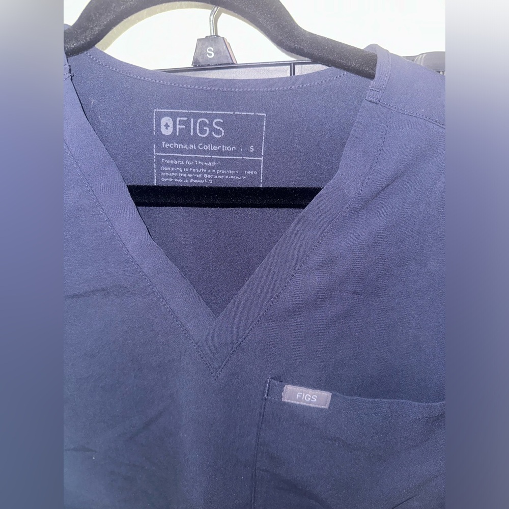 Set of figs scrubs